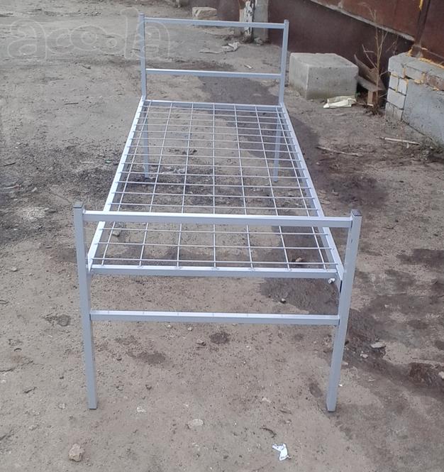 Кровати металлические.